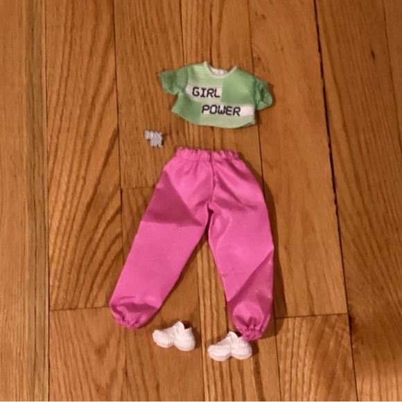 Assorted barbie stuff - Picture 9 of 15